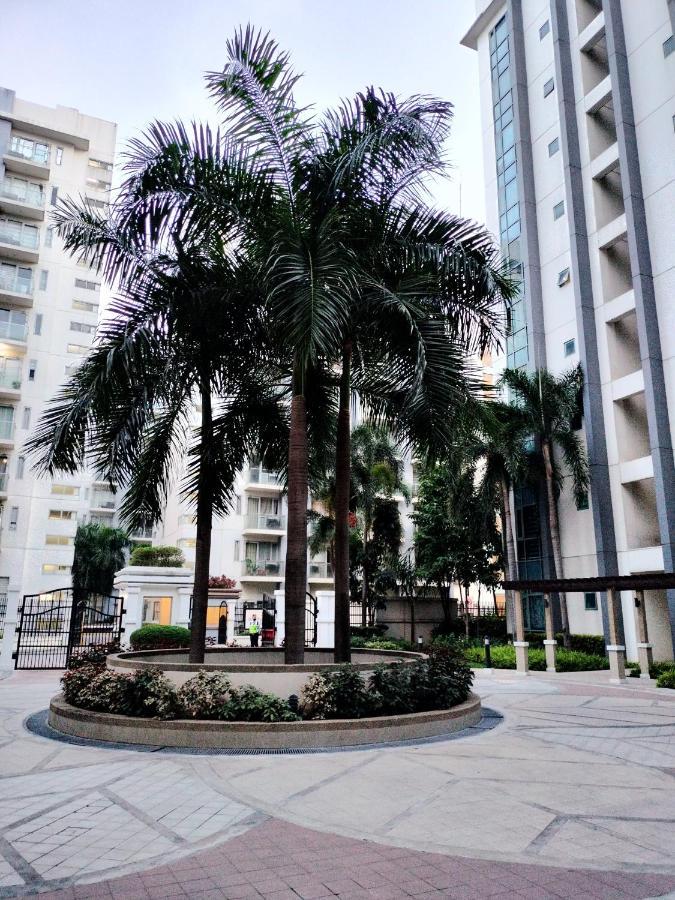 Rqui Condotel Newport Pasay Esterno foto